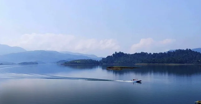Speed boating at Banasura Sagar Dam - Best place to stay in Wayanad for adventure