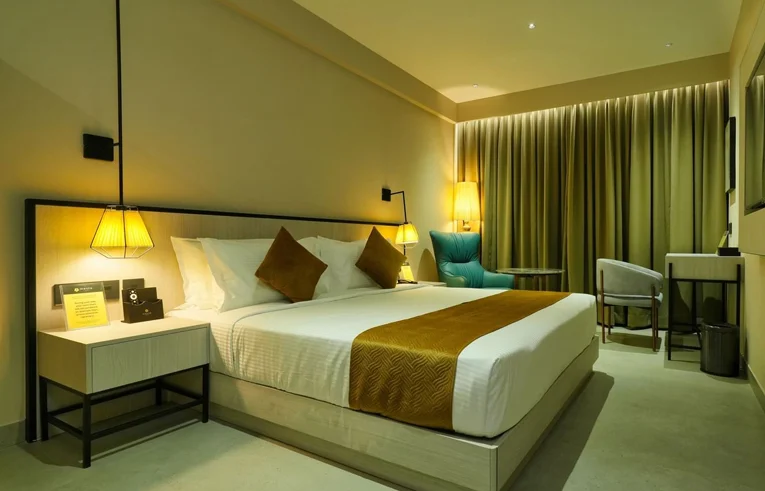 King size bed with 10-inch pocketed spring mattress - Best Place To Stay In Wayanad